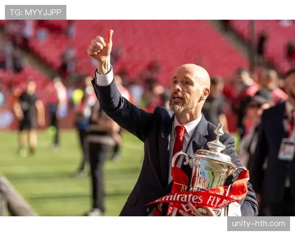 滕哈赫调整战术布局,球队状态回暖值得关注 滕哈赫调整战术布局,球队状态回暖值得关注