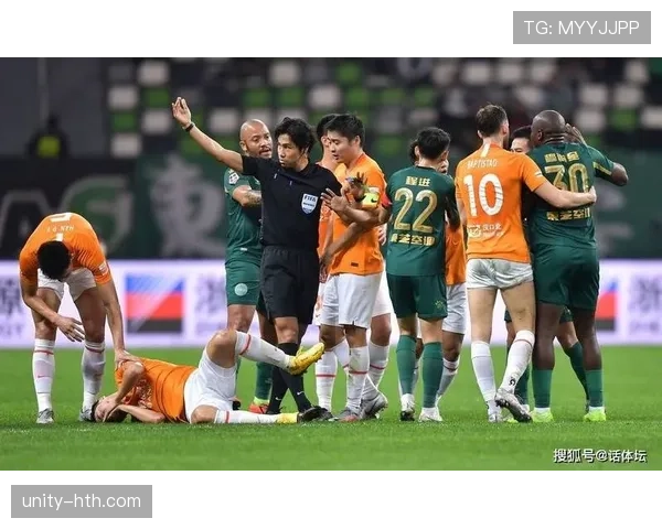 拖延比赛会被直接出黄牌吗？规则如何界定“故意浪费时间”