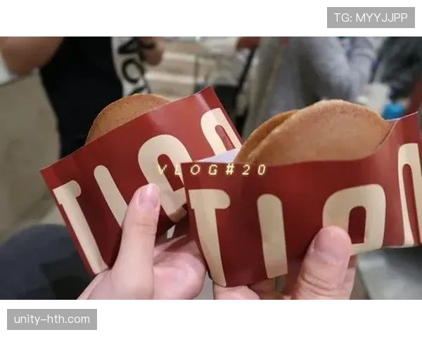 安东尼·约书亚又晒家照了——早餐摆得像颁奖礼，汤匙金边让我怀疑人生